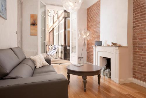 LUXURY BARCELONA CENTRAL CITY COSY 3 BEDROOM APARTMENT WITH PRIVATE TERRACE, Barcellona (foto 8)