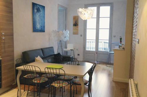 LUXURY BARCELONA CENTRAL CITY COSY 3 BEDROOM APARTMENT WITH PRIVATE TERRACE, Barcellona (foto 10)