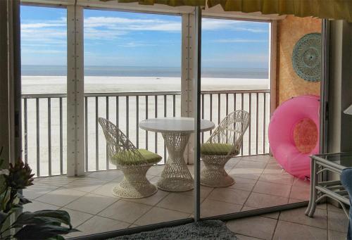Castle Beach 304 by Kathy Nesbit Vacations - main image