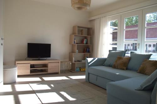 Sunny apartment in residential park - De Haan