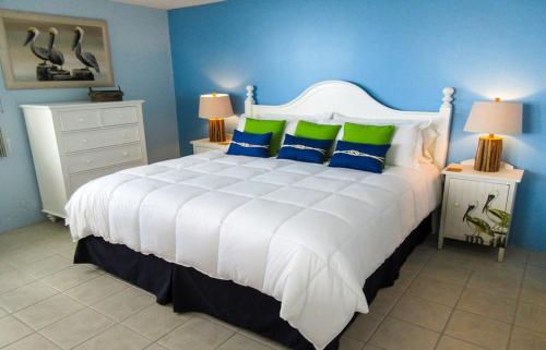 Estero Beach & Tennis 1006C by Kathy Nesbit Vacations - image 12