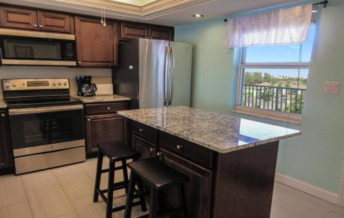 Eden House PH4 by Kathy Nesbit Vacations - image 7