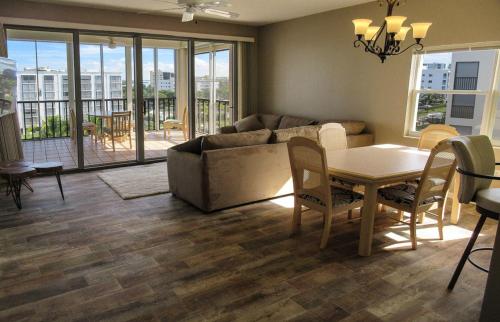 Hibiscus Pointe 564 by Kathy Nesbit Vacations - main image