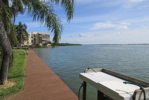 Harbour Pointe North 725 by Kathy Nesbit Vacations - image 2