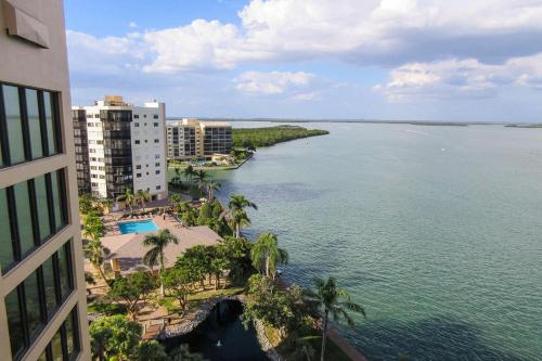 Harbour Pointe South 1014 by Kathy Nesbit Vacations - image 3