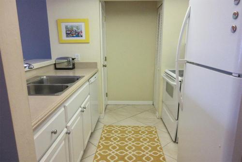 Estero Yacht & Racquet 123 by Kathy Nesbit Vacations - image 12