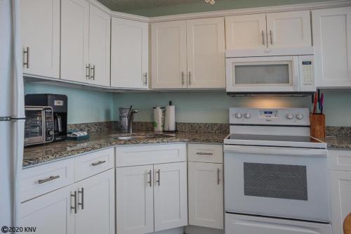 Estero Beach & Tennis 906C by Kathy Nesbit Vacations - image 3