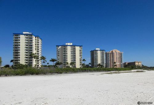 Estero Beach & Tennis 906C by Kathy Nesbit Vacations in in Fort Myers Beach  (FL) - reviews, prices | Planet of Hotels
