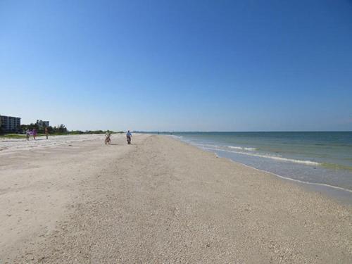 Estero Beach & Tennis 801A by Kathy Nesbit Vacations - image 6
