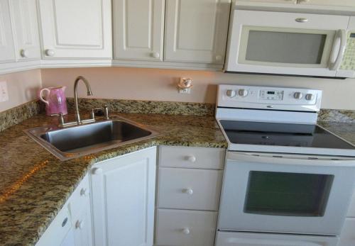 Estero Beach & Tennis 801A by Kathy Nesbit Vacations - image 9
