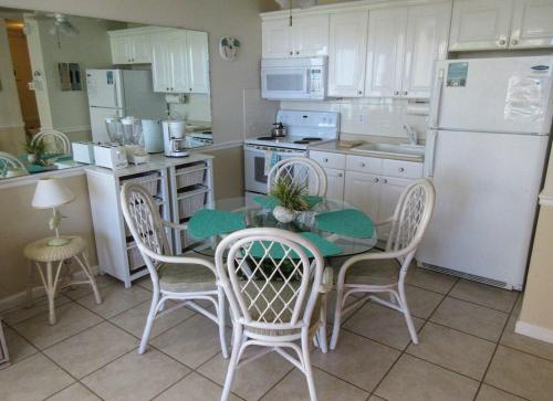 Estero Beach & Tennis 307A by Kathy Nesbit Vacations - image 11