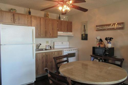 Estero Beach & Tennis 202C by Kathy Nesbit Vacations - image 7