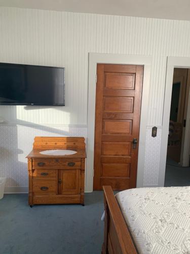 Mount Shasta Ranch Bed and Breakfast - image 7