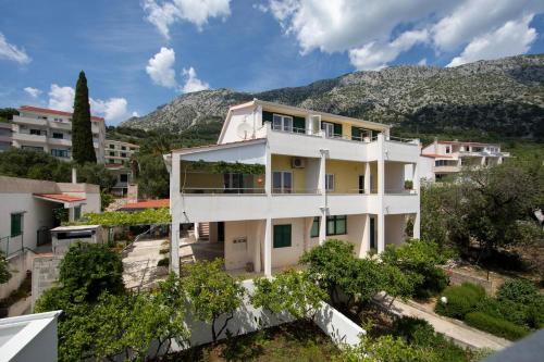 Apartments by the sea Igrane, Makarska - 18069, Igrane (photo 8)