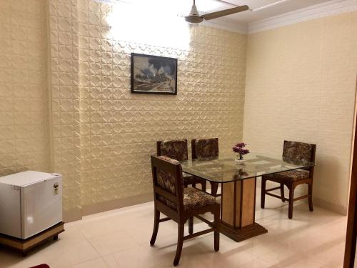 Einrichtungen, HOTEL SALUJA in Siliguri