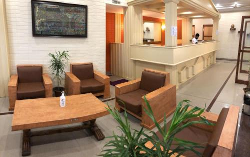 Empfangshalle, HOTEL SALUJA in Siliguri