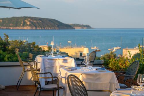 餐廳, Hotel Villa Durrueli Resort & Spa in 伊斯其亞