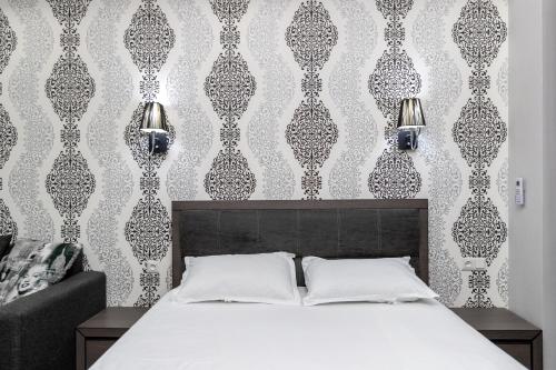 Golden Room Apartments 04