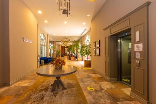 ไนต์คลับ, Agora Suites in อัฟจึลาร์