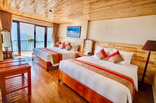 Apartment with View and Balcony