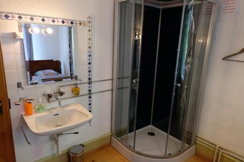 2 twin beds