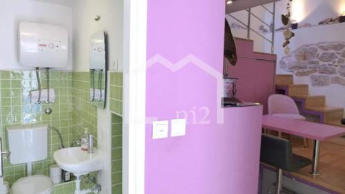 Studio EmaViolet Split