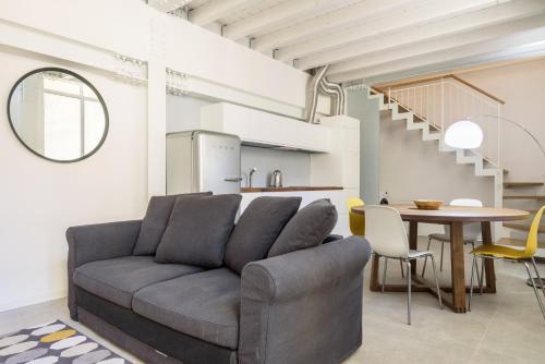 White Navigli 5