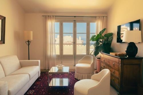 Prestige Tropezian suite with Terrace and Sea View