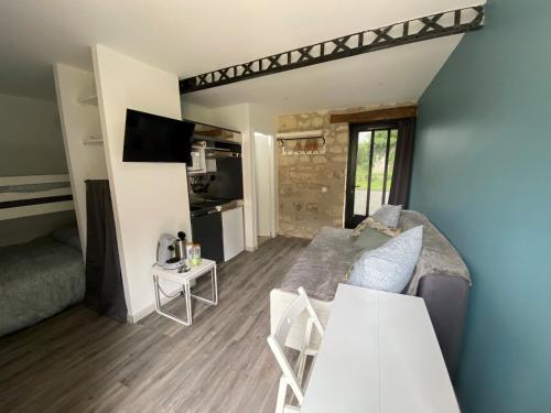. Studio Indre climatisé, La halte de Cuzé, aux abords de la Loire à vélo