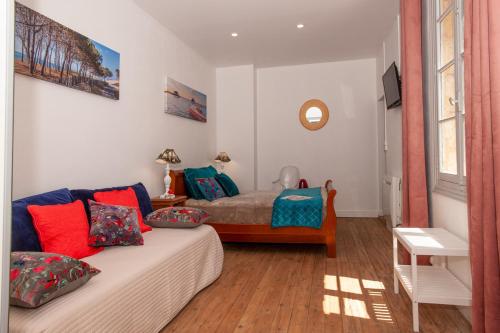 1 double bed, 1 twin bed