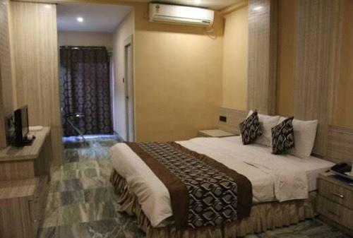 Hotel camel inn and desert camp