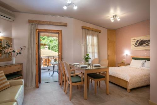 1 double bed, 2 sofa beds