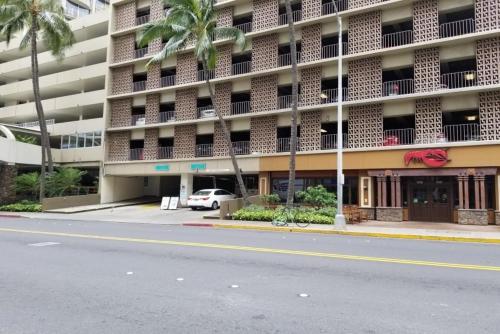 Ilikai Marina Studio City View Condos with Fully Equipped Kitchens & Free Wifi Honolulu