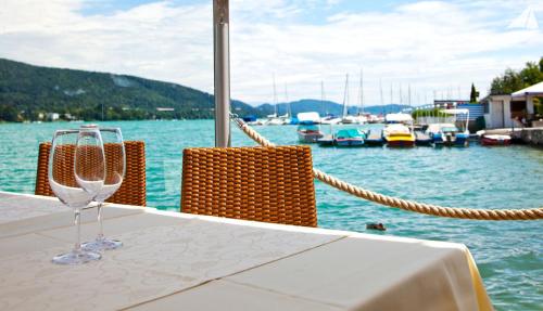 Hotel-Restaurant "Veldener Traumschiff" direkt am See in 2min im Zentrum – Velden, CA
