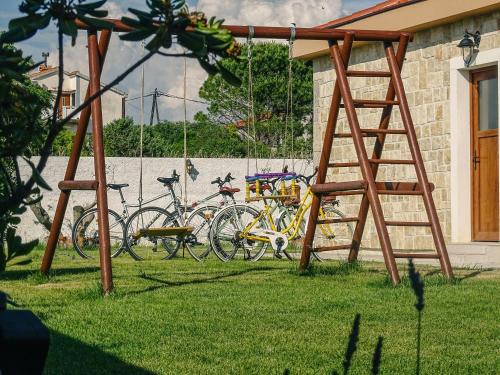Holiday house Skoljic with private pool,pet friendly
