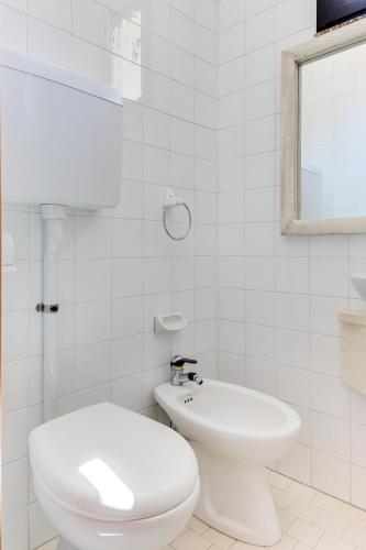 Double or Twin Room image 9