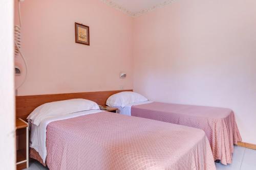 Double or Twin Room image 2
