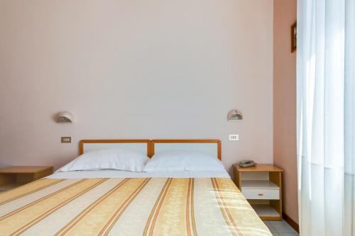 Double or Twin Room image 6