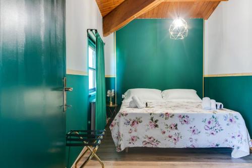 Superior Double Room image 10