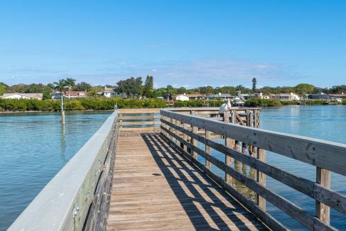 Charming beach cottage with stunning unset views pets are welcome here Bella8 - image 7