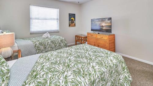 Charming short stay unit that sleeps four and is just steps to the beach SR104 - image 12