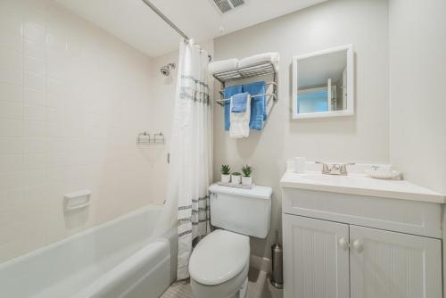 Direct Gulf front corner unit with breathtaking views of the white sand beach and magnificent sunsets TDM305B - image 6