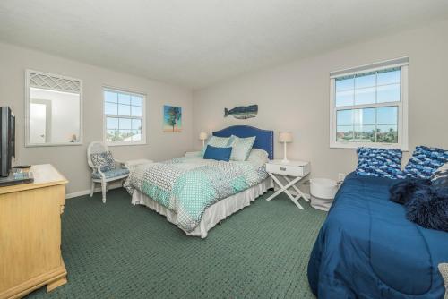 Direct Gulf front corner unit with breathtaking views of the white sand beach and magnificent sunsets TDM305B - image 8
