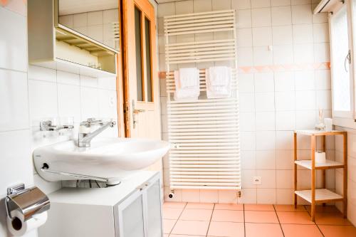 Bathroom, First Apartments in Grindelwald