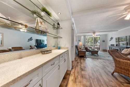 Fabulous upscale condo just steps to the beach DR204 - image 4