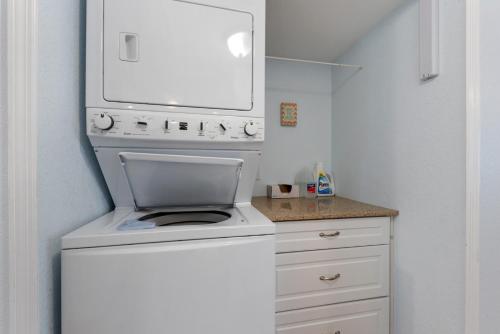 Fabulous upscale condo just steps to the beach DR204 - image 7