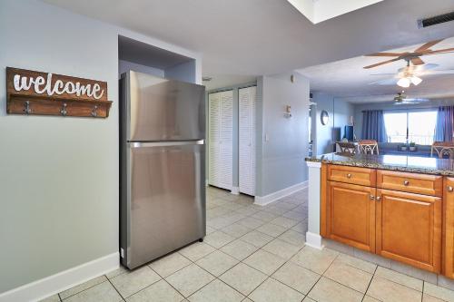 Family friendly condo nestled between the Gulf of Mexico and the Intercoastal Waterway BYTC511 - image 4