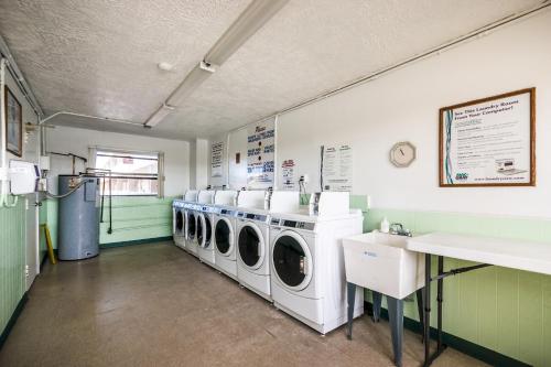 Family friendly condo nestled between the Gulf of Mexico and the Intercoastal Waterway BYTC511 - image 12