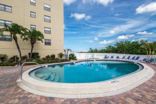 Family friendly condo nestled between the Gulf of Mexico and the Intercoastal Waterway BYTC603