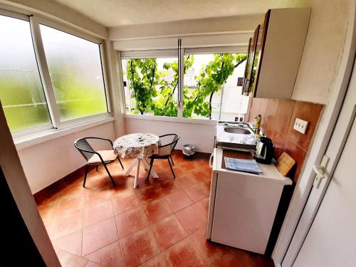 Apartmani Hortenzija - image 5